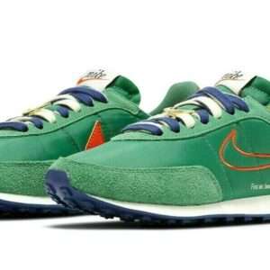 Nike Waffle Trainer 2 (Mens Size 9.5) Sneaker Shoes DH4390 300 Green Noise