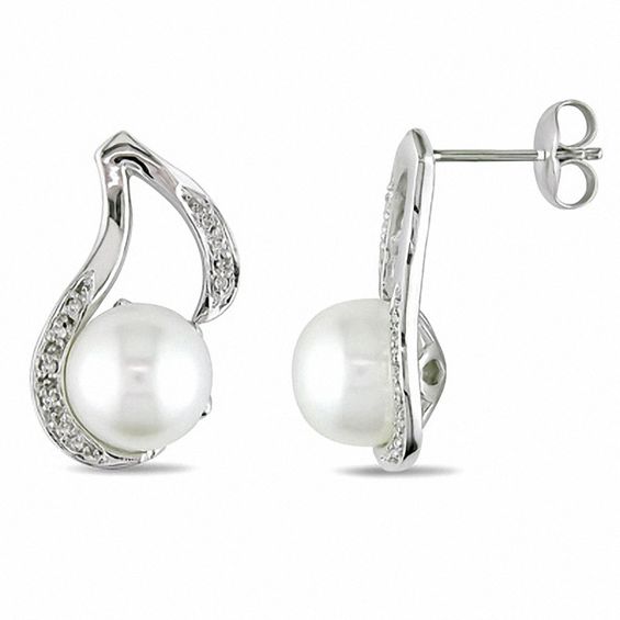 9.0 - 9.5mm Cultured Freshwater Pearl and 0.06 CT. T.w. Diamond Swirl